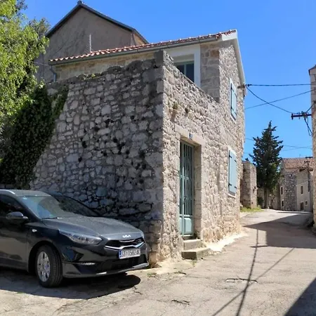 House With A Parking Space - 21382 Tatil Evi