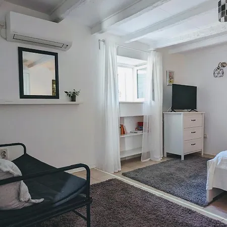 House With A Parking Space - 21382
